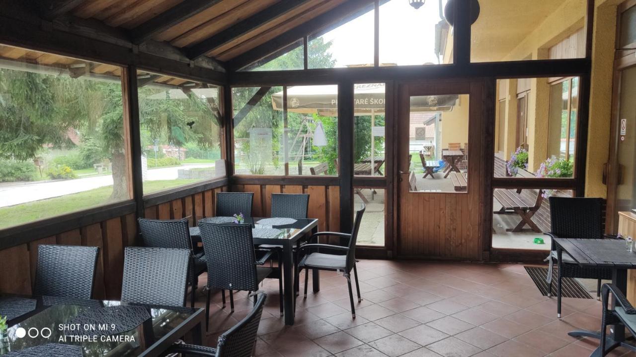 U Certa Hotel Cercany Exterior photo